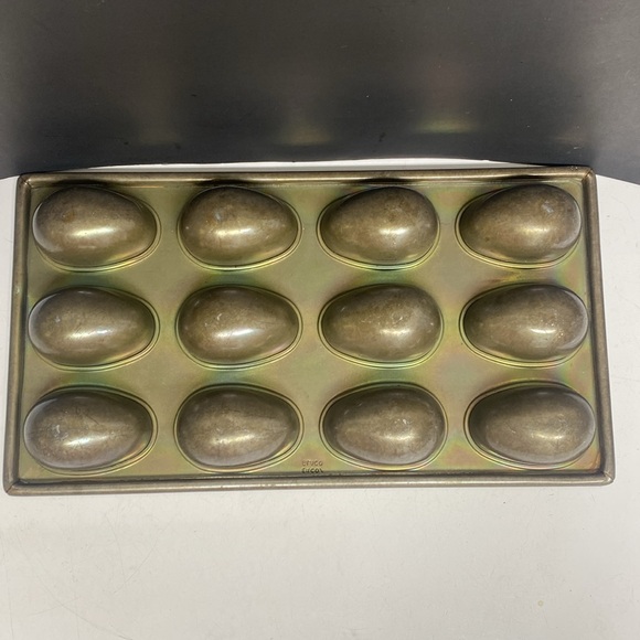 Ekco Glaco Steel Baking Pan Egg Shaped 12 Cup - Picture 11 of 17